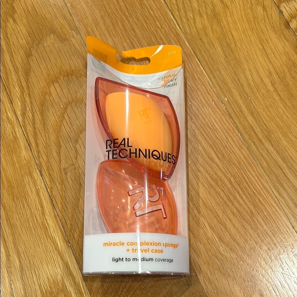 Real Techniques Miracle Complexion Sponge with Travel Case - Orange